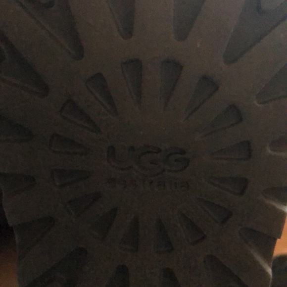 🚫SOLD🚫Classic Short UGGs - Picture 13 of 17